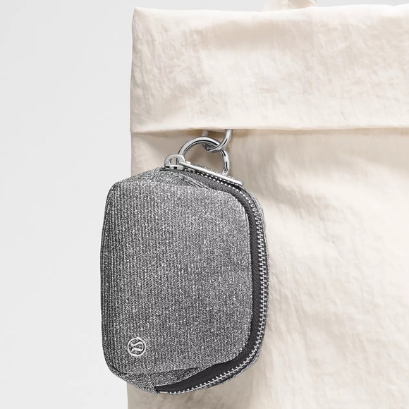 NWT Lululemon Everywhere Belt Bag Nano *Glitter ONE SIZE (DKSV/GGRE/SLVR) - Picture 3 of 16